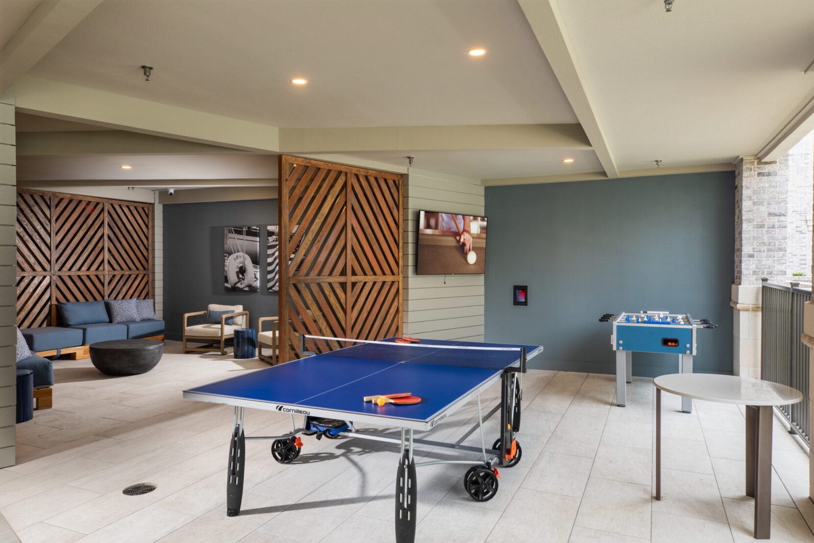 Alexan-River-Oaks-Amenities-Outdoor-Lounge-6H1A0728-scaled